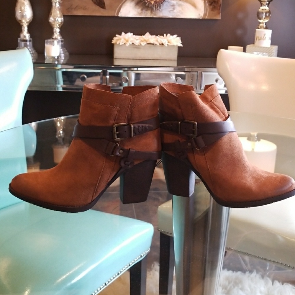 Tan suede bootie